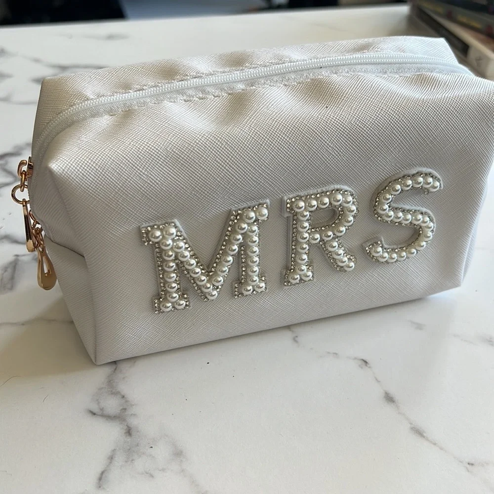 Mrs beauty case & Tassel necklace